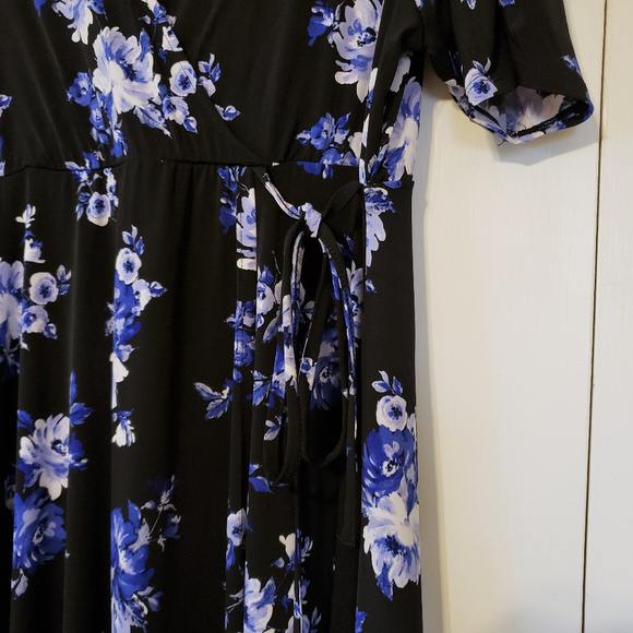 Torrid Black Floral Studio Knit Wrap Dress, NWOT - Picture 5 of 8